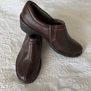 Eastland Amore Like new Brown Leather Slip On Leather Clog. Size 8